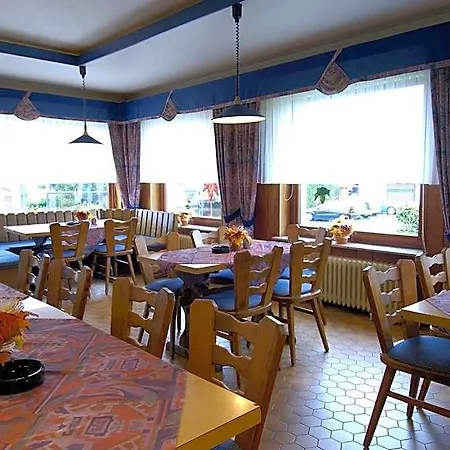 Zum Burghof Ξενοδοχείο 3*
