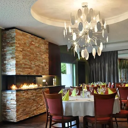 Zum Burghof Hotel Schoenberg