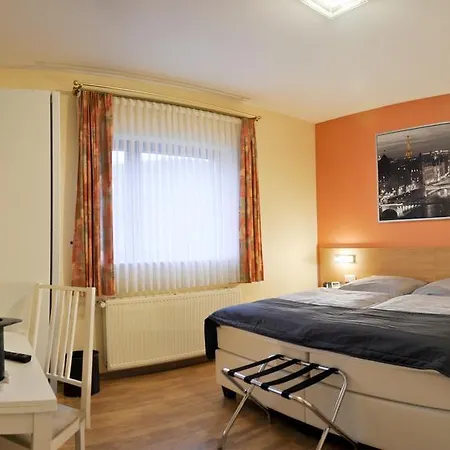Zum Burghof Hotel Schoenberg