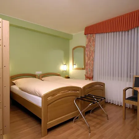 Zum Burghof Otel Schoenberg