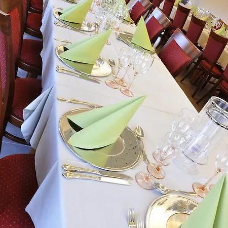 Hotel Zum Burghof 3*