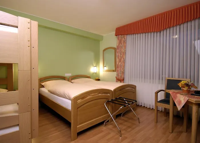 Zum Burghof Otel Schoenberg